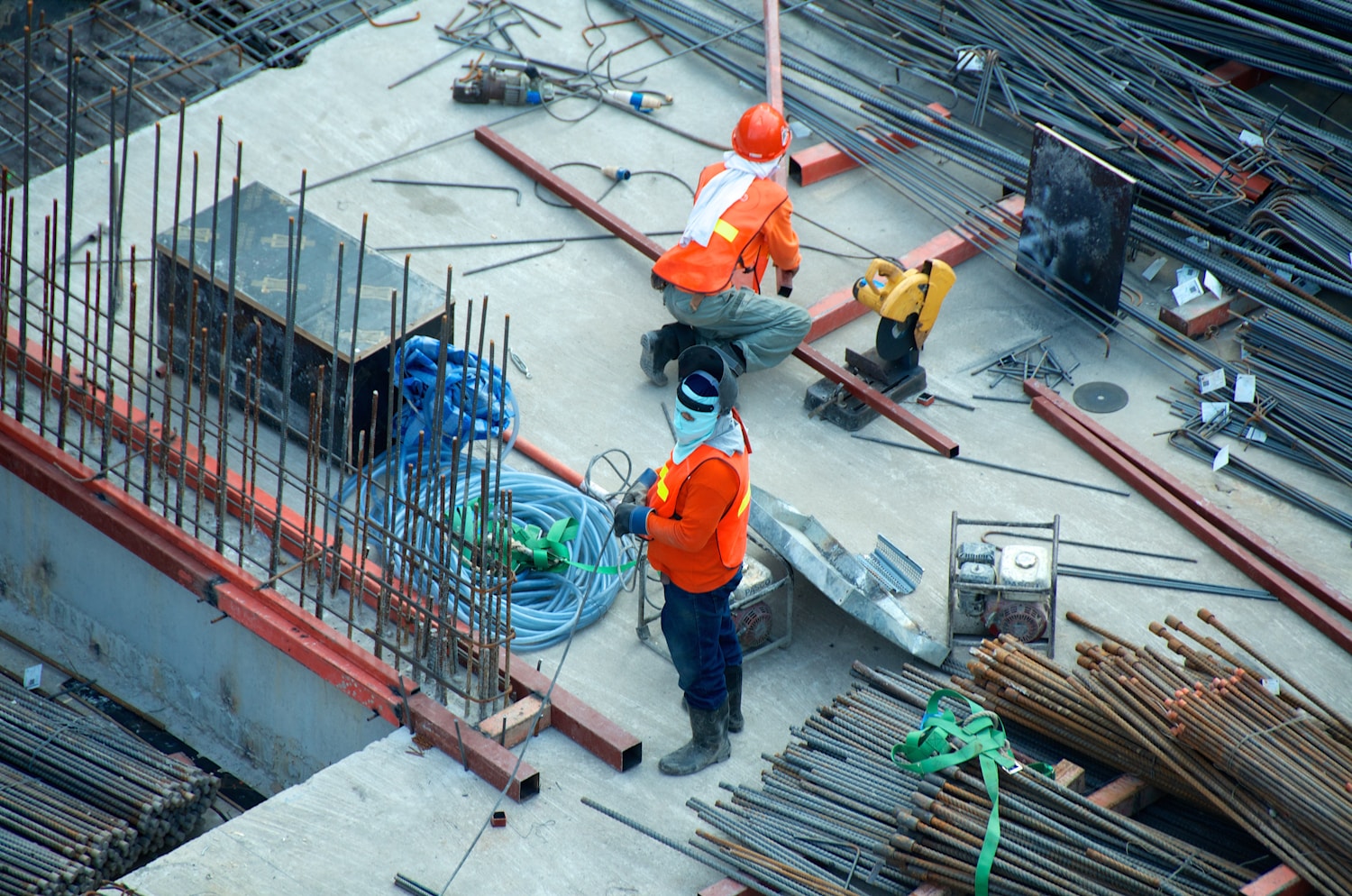 Engineering team working within an active infrastructure project